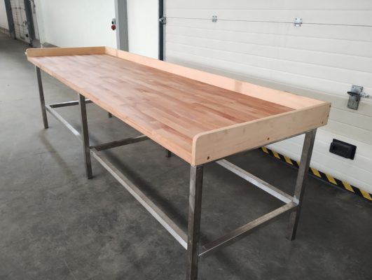 Stoły nierdzewne z blatami bukowymi