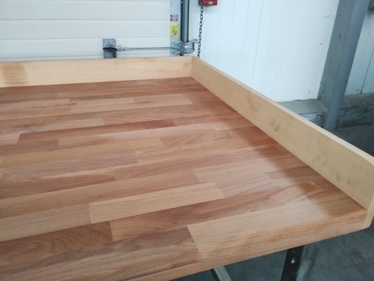Stoły nierdzewne z blatami bukowymi