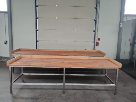 Stoły nierdzewne z blatami bukowymi