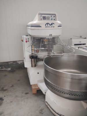 Mieszałka z wyjezdnymi dzieżami Mundial Forni 350 litrów