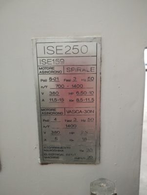 Mieszałka z wyjezdnymi dzieżami Mundial Forni 350 litrów