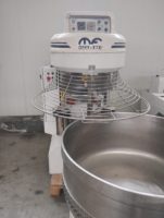 Mieszałka z wyjezdnymi dzieżami Mundial Forni 350 litrów